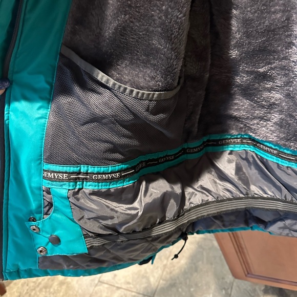 Women’s Ski Jacket - Picture 4 of 5